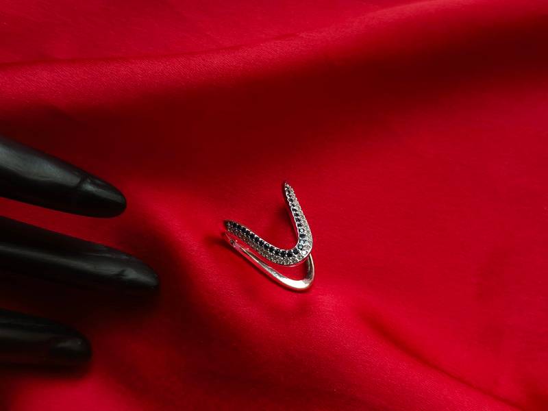 V Shape Lucy Finger Ring