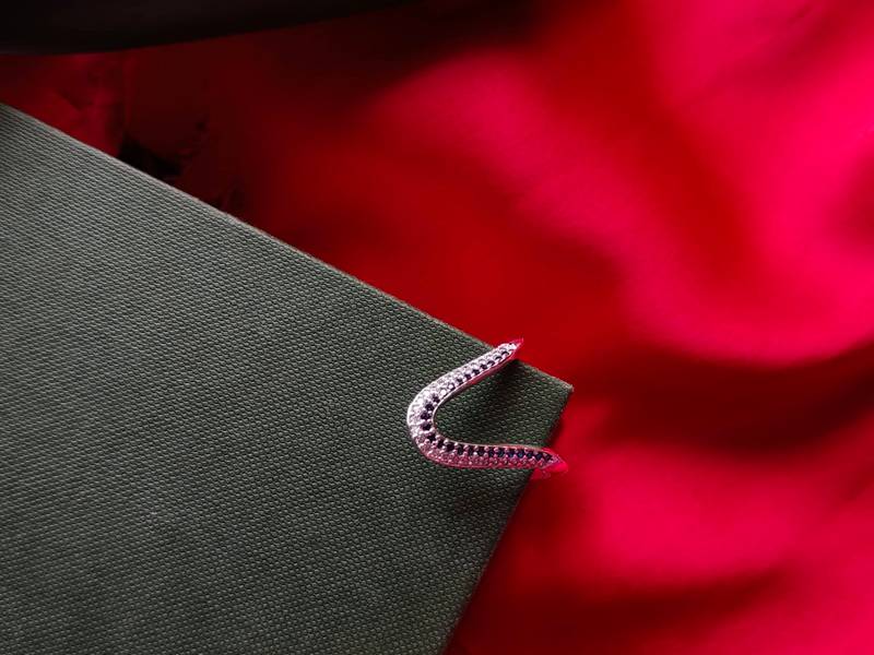 V Shape Lucy Finger Ring - Image 3